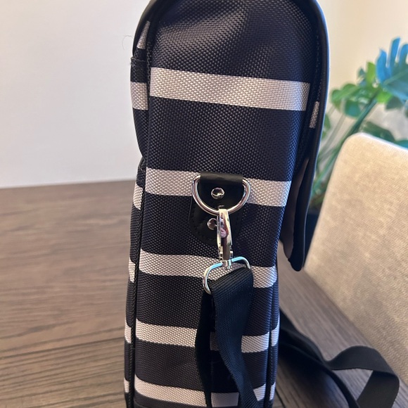 Savvy Outdoors Insulated Wine Bottle and Cups Carrier NWOT - Picture 3 of 7